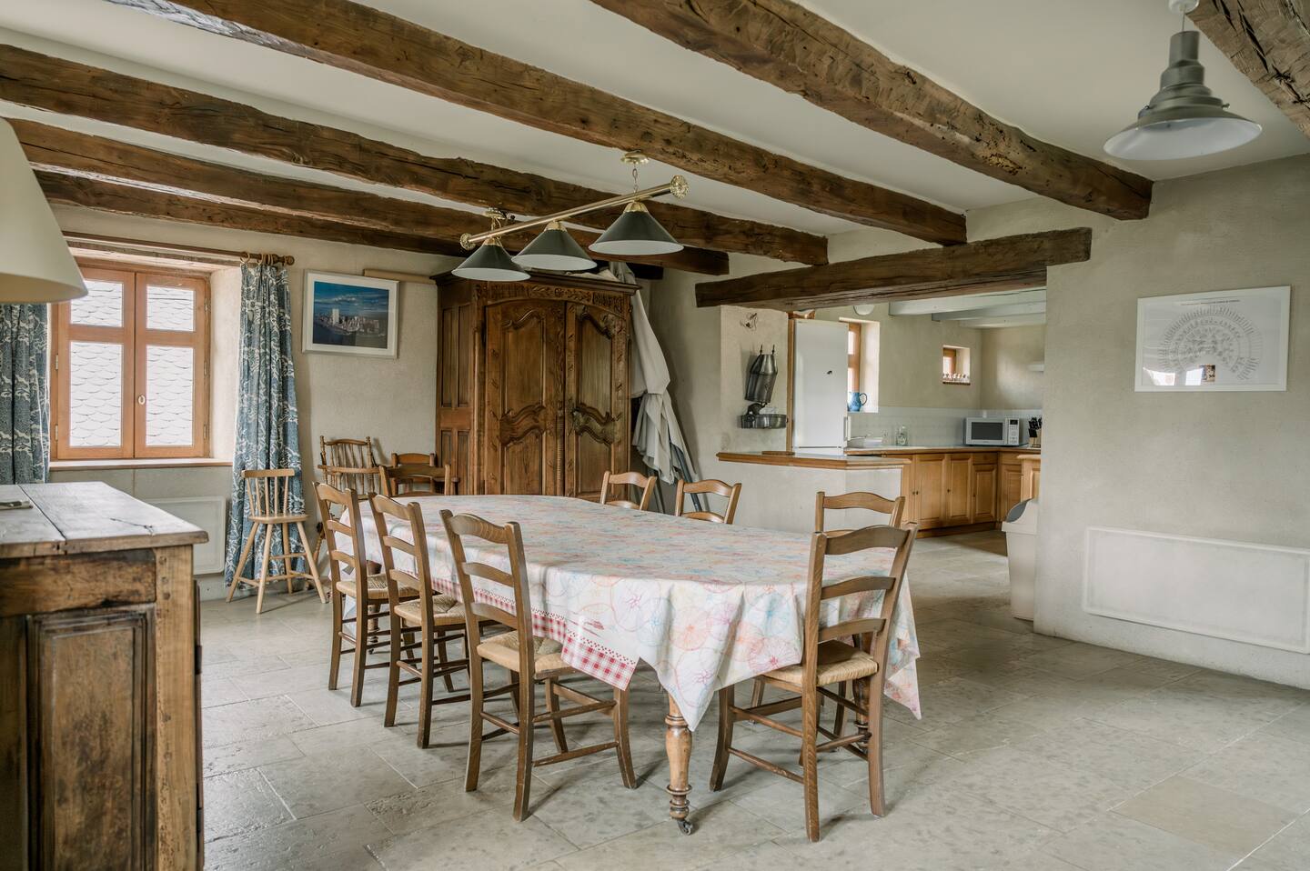 Pièce de vie spacieuse